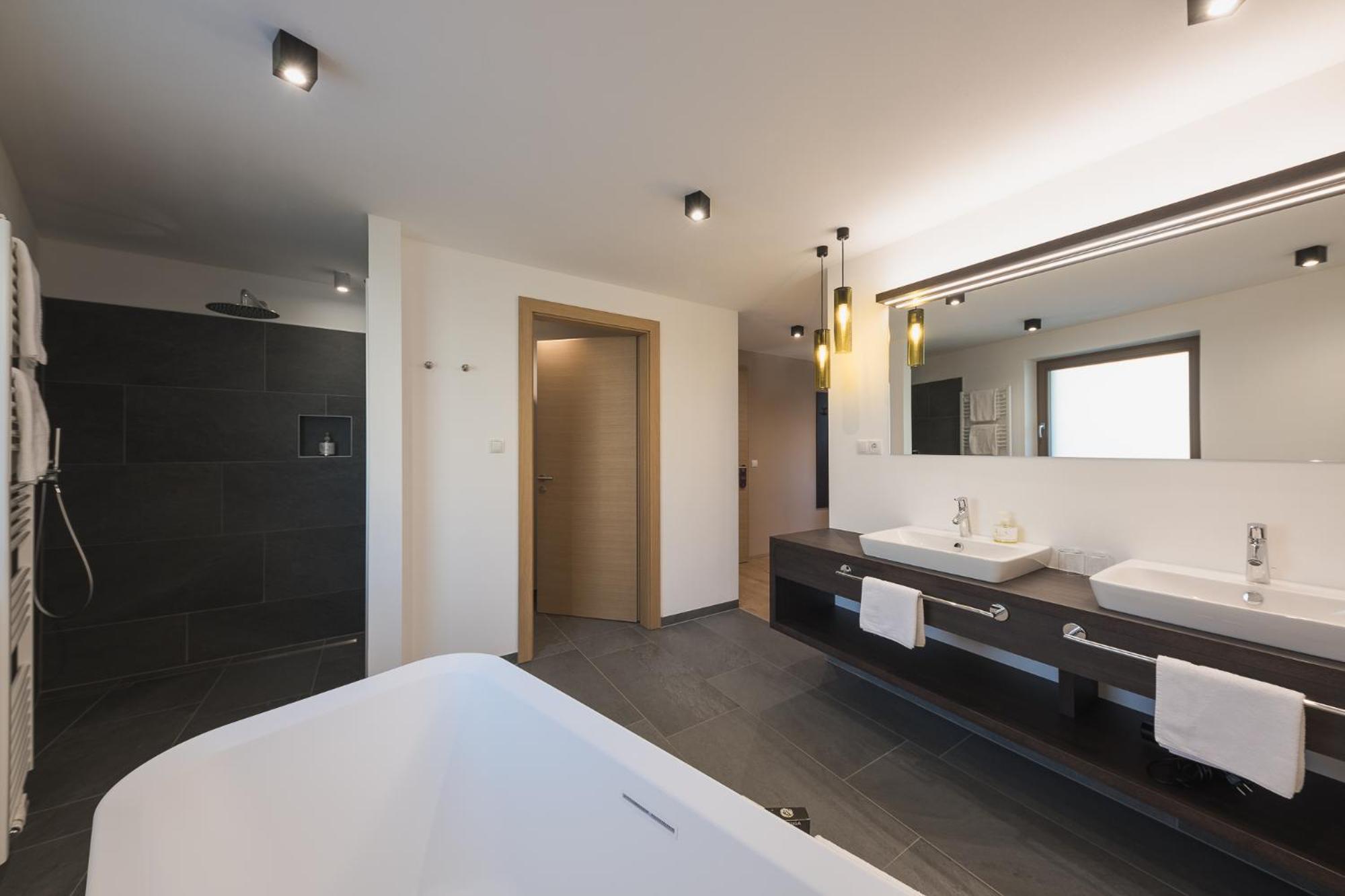 Oliven- & Genusshotel Hirzer سكين الغرفة الصورة